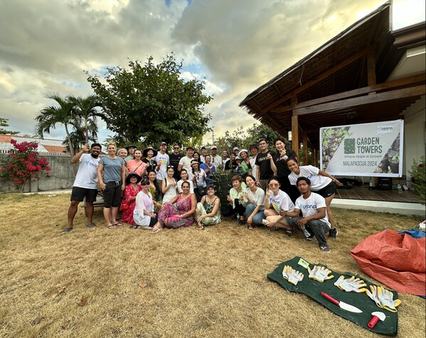 USANA Foundation volunteers and associates joined forces to bring the Garden Towers to Malapascua Island