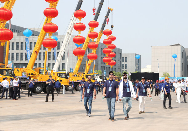 Over 1,200 construction equipment dealers, buyers and contractors from more than 60 countries gathered in Xuzhou, China, for the 6th annual XCMG Customer Festival. (PRNewsfoto/XCMG Machinery)