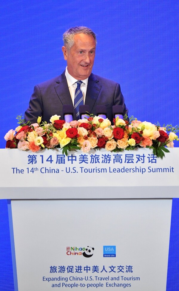 Visa公司亚太区董事长柯如龙出席中美旅游高层对话并发表主题演讲