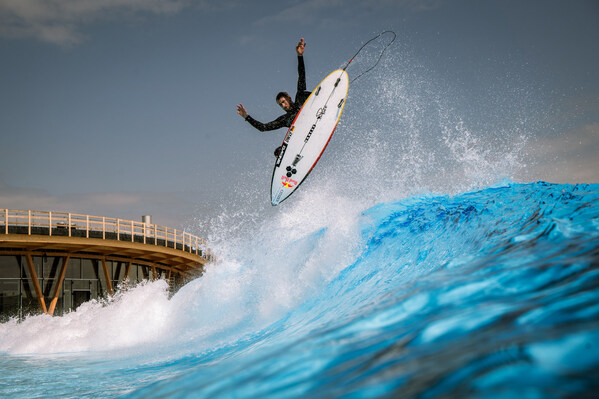 Leon Glatzer, professional surfer from Munich tests an air section with Endless Surf engineers.