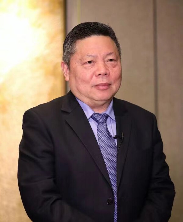 广东省人民医院首席专家、广东省肺癌研究所名誉所长吴一龙教授