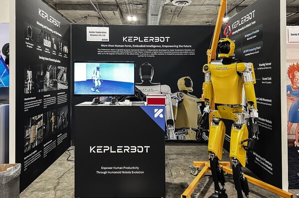 开普勒先行者系列通用人形机器人亮相美国2024CES