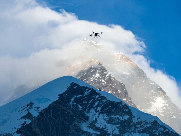 DJI Selesaikan Ujian Penghantaran Dron Pertama Dunia di Gunung Everest