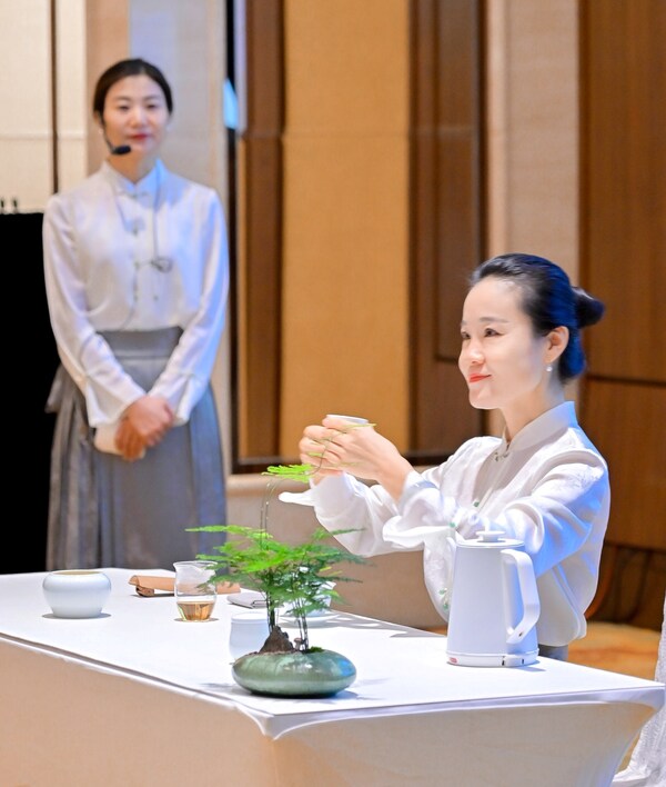 茶會與琴簫療愈工作坊以音樂與茶道的結合探索中國傳統的養生奧秘。