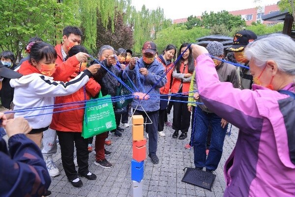 2023年4月，“倾听者”陪伴活动在北京西城区白云公园中心广场举办健身游戏比赛