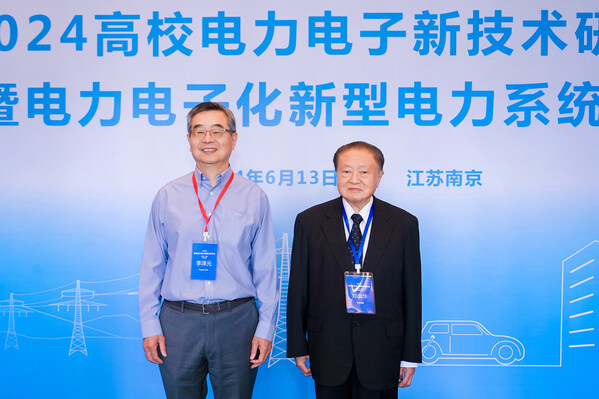 台达创办人郑崇华先生（右）、中国工程院外籍院士李泽元（左）多年来热切关注大陆电力电子领域的发展。