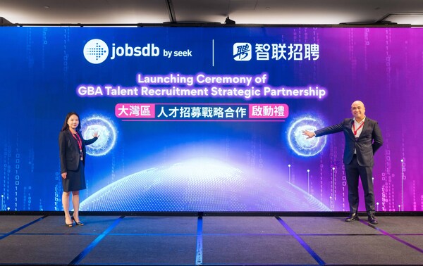 Bill Lee, Managing Director, Hong Kong, Jobsdb by SEEK (right) and Felicia Qin, Regional General Manager, South China of Zhaopin (left) at the Launching Ceremony of GBA Talent Recruitment Strategic Partnership.