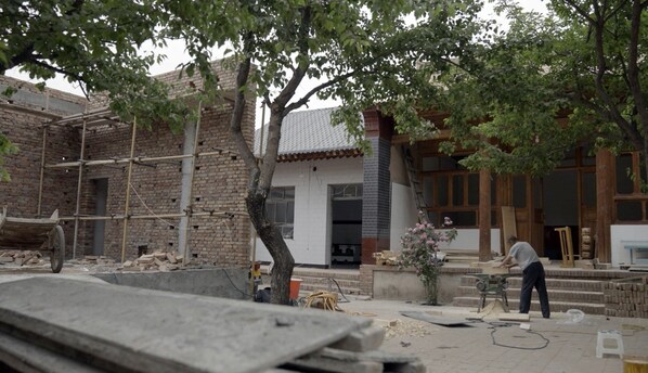 積石山地震受災老鄉們在重建房屋