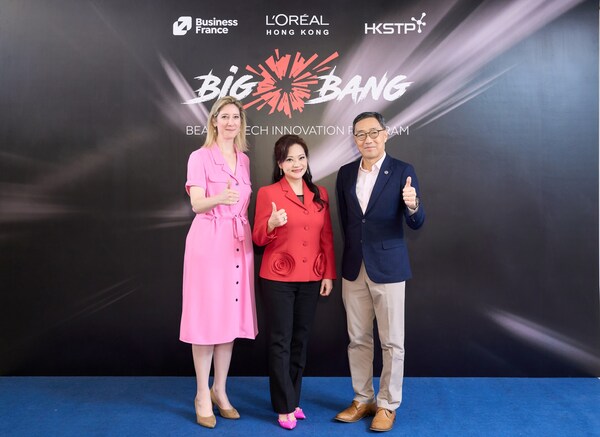 (From left to right) Mrs. Christile DRULHE, Consul General of France in Hong Kong and Macau; Ms. Eva YU, President and Managing Director, L’Oréal Hong Kong; Mr. Albert WONG, Chief Executive Officer, Hong Kong Science and Technology Parks Corporation