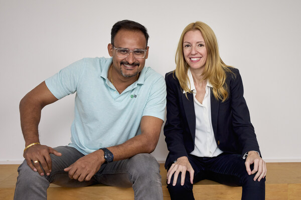 Maria Mateo, CEO, IBISA, dan Balachandran M K, Head of Growth, IBISA