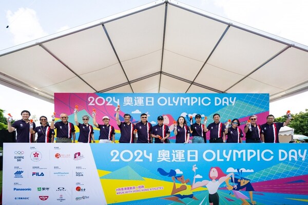 文化體育及旅遊局常任秘書長黃智祖、港協暨奧委會會長霍震霆及各委員聯同奧運官方合作夥伴在2024奧運日出席活動啟動儀式