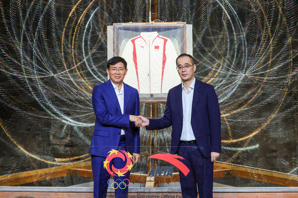 Deputy Director of the General Administration of Sport of China, Mr. Zhou Jinqiang (left), and Executive Director and Co-CEO of ANTA Sports, Mr. Lai Shixian (right) hold a handover ceremony for the official uniform of the Chinese Sports Delegation for Victory Ceremonies