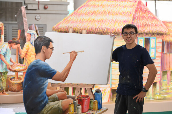 Singaporean Artist Yip Yew Chong with his 3D mural of A Stroll in the Painting, capturing the essence of the bustling marketplaces of Southeast Asia of yesteryears.