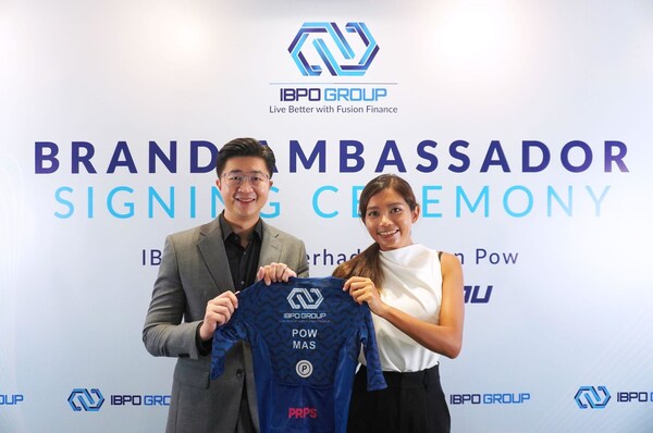 IBPO Group Berhad's Founder and Group Managing Director, Andy Lim (left), alongside IBPO Brand Ambassador Ann Pow (right), featuring the exclusive custom-made tri-suit designed for her, who is also a professional Malaysian triathlete.