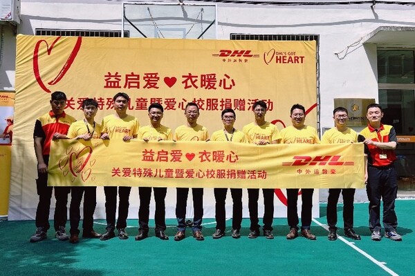 DHL快递中国区向朗达心声幼儿园捐赠校服