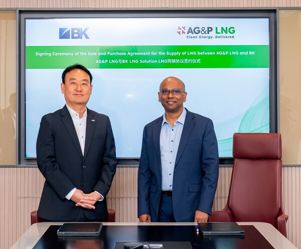 Scene of the signing ceremony, from left to right: Henry Kim, President of BK LNG Solution, Karthik Sathyamoorthy, CEO of AG&P LNG