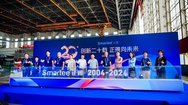 Ribbon-cutting ceremony of Smartee-themed airplane at Shanghai Hongqiao International Airport.