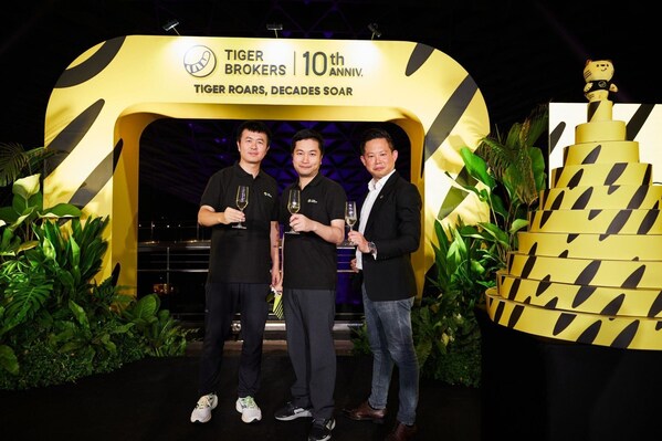 Pictured L-R: Dong Ming, Vice President and Co-Founder of Tiger Brokers, Wu Tianhua, Global CEO and Co-Founder of Tiger Brokers, Ian Leong, Singapore CEO of Tiger Brokers