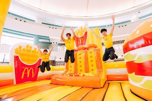現場設有互動趣味展覽及逾4米高的麥當勞主題巨型麥麥打氣彈床城堡，讓訪客邊玩遊戲邊了解更多麥當勞快樂文化。