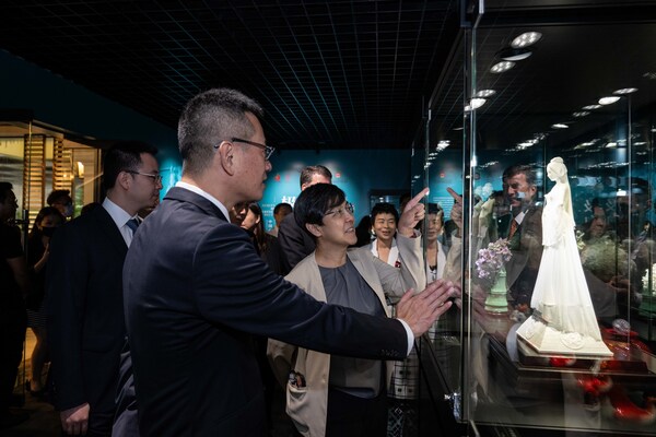 Xinhua Silk Road: Pameran Porselin Putih di Macau Persembahkan Keindahan 