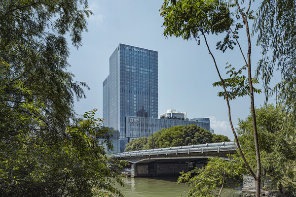 杭州中心四季酒店毗邻集购物和娱乐于一体的繁华商圈——武林广场