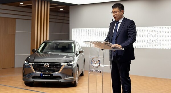 Tangerang (18/07) - Ricky Thio, COO PT EMI (Mazda Indonesia), memberikan pernyataan pada media terkait peluncuran edisi terbaru CX-60 Pro (2.5L AWD) bersamaan dengan dibukanya pameran GIIAS 2024 di ICE BSD.