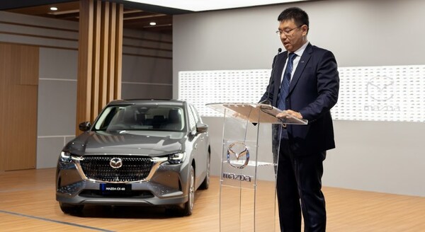 Tangerang (18/07) - Ricky Thio, COO of PT EMI (Mazda Indonesia),& addressed the media about the launch of the new CX-60 Pro (2.5L AWD) during the opening of the GIIAS 2024 exhibition at ICE BSD.