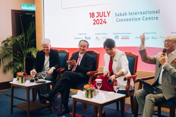 Engaging Panel Discussion Session During Joint Press Conference of FHM Borneo Edition 2024 and 24th Sabah Hospitality Fiesta From L to R: Ms Fiona Hagan (Vice-Chairman of the MAH Sabah/Labuan Chapter), Datuk Seri Panglima Wong Khen Thau (Advisor of SHF and Executive Chairman of ATI College) and Ms Alice Lem (Informa Markets Malaysia's Event & Business Development Director).