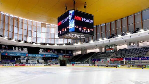 Magic LED Cube: Enhancing experience and boosting revenue at OlympiaWorld Innsbruck (PRNewsfoto/Hikvision Digital Technology)