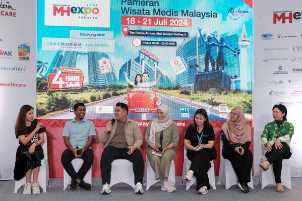 Panel discussion at MHX Jakarta, held at The Forum Atrium, Mall Kelapa Gading 3, from 18-21 July 2024, showcasing Malaysia's medical tourism excellence.
