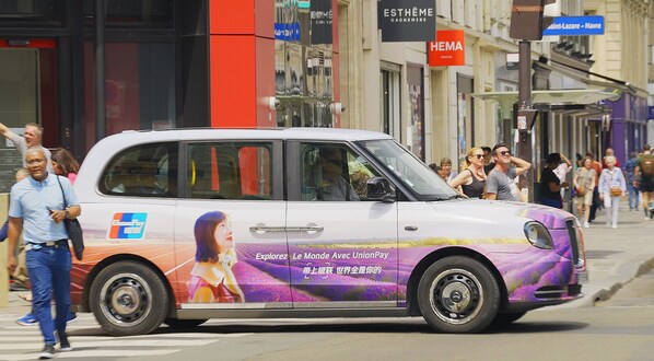 Taxi in Paris (PRNewsfoto/UnionPay International)