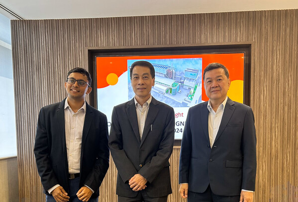 From left to right – Mr Srinath Iyer (left), Senior Commercial Lead, Clean Energy & Power for Asia Pacific, Google, Mr Yu Tat Ming (center), CEO of PacificLight and Mr Oh Wee Khoon (Right), Chairman of Rexus Bioenergy