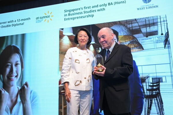 The official programme launch was held today at the Lifelong Learning Institute, officially announced by [L-R] Dr Kwan Lui, Founder of At-Sunrice GlobalChef Academy and Professor John Howard, from UWL. (Photo credit: At-Sunrice GlobalChef Academy)