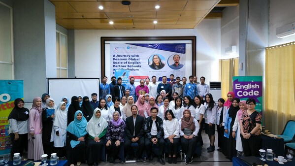 Pearson leaders with English language teachers in Banjarmasin on 21 January 2024.