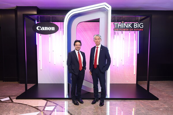 (Right) Mr. Norihiro Katagiri, Senior Vice President of Canon Singapore and (Left) Mr. Kazuhiro Ozawa, the President and CEO of Canon Hong Kong led guests to evolve towards an automation-driven future.