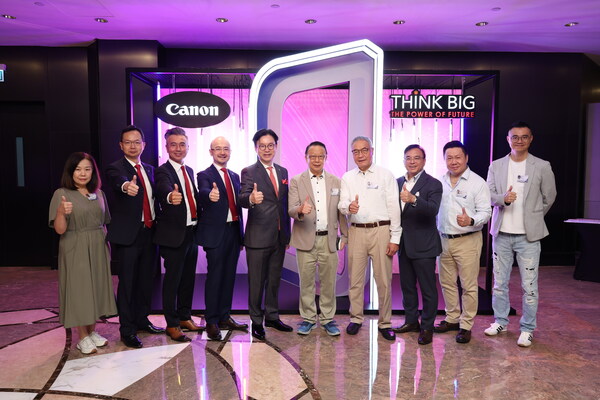 Management of Canon Hong Kong (From left 2) Mr. Johnny Ha, Mr. Matthew Chu, Mr. Louis Hui, and Mr. Philip Chan, appreciated guests for their unwavering support and harnessed how AI assist in formulating more informed management strategies.