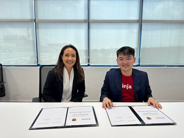 Lin Zheng, CEO Ninja Van Malaysia (kanan) dan Ingrid Sidiadinoto, Pengarah Urusan Kanan UPS Malaysia (kiri) ketika majlis menandatangani tanda permulaan perkongsian mereka.