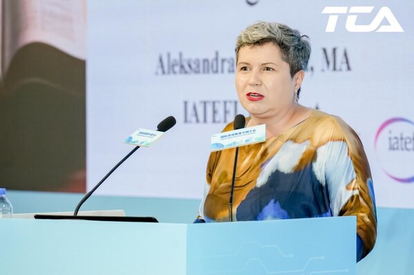 Aleksandra Popovski Golubovikj, the president of International Association of Teachers of English as a Foreign Language (IATEFL)，delivers a speech at the opening ceremony of the 2024 Global English Education China Assembly in Zhuhai, Guangdong province on Friday. [Photo provided by chinadaily.com.cn]