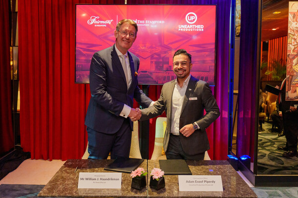 William J. Haandrikman, Managing Director at Fairmont Singapore & Swissôtel The Stamford, and Adam Piperdy, CEO of Unearthed Productions, at the letter of intent signing ceremony.