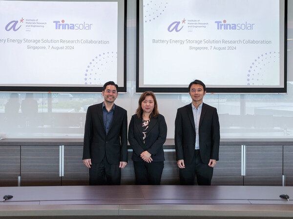 From left to right: Prof Loh Xian Jun, Executive Director, Institute of Materials Research and Engineering (IMRE), A*STAR; Helena Li, Executive President, Trinasolar; Dr Chiam Sing Yang, Deputy Executive Director, Institute of Materials Research and Engineering (IMRE), A*STAR (PRNewsfoto/Trina Solar)