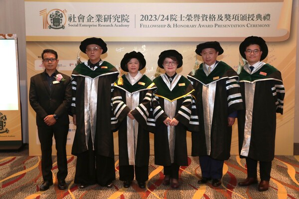 Part of Elite Leaders who won the Fellowship and Honorary Awards : (from left) Mr Angelo Valenton, Mr Simon Ma , Ms Penny Low , Professor Gillian Choa, Dr. Eugene Chan and Mr Andrew Wong.