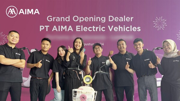 On August 12, AIMA, a leading brand in the electric two-wheeler industry, celebrated the grand opening of its first flagship store on Lombok Island, Indonesia. The event was attended by notable guests, including Ma Faming, General Manager of PT AIMA Electric Vehicles Indonesia, Li Shouchen, General Manager of AIMA Mataram Exclusive Store on Lombok Island, Indonesia, Zhou Pengfei, Marketing Manager of the Indonesian company, Pak habibi, Manager of the Mataram Exclusive Store, and Xiao Xiangming.