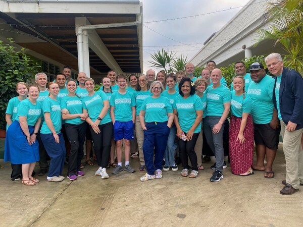 Dr. William Tettelbach (right), volunteers from the charitable foundation Amanaki Foou, and local health care professionals during their annual diabetes education and treatment mission at Vaiola Hospital, Nuku'alofa, Tonga.