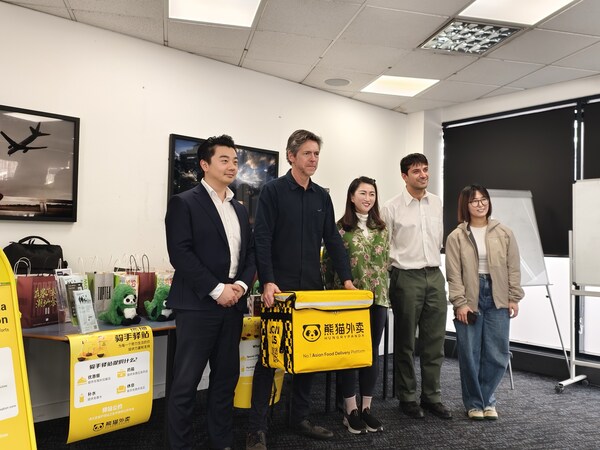 Left to right, Trevor Du, Vice President & Co-Founder of the Melbourne Chinatown Association; Nice Reece, Lord Mayor of Melbourne; Kitty Lu, Global Director of Public Affairs, HungryPanda; Andrew Copolov, Founder and Director of the Gig Workers Hub; Grace Gong, Marketing Director of Top Tea