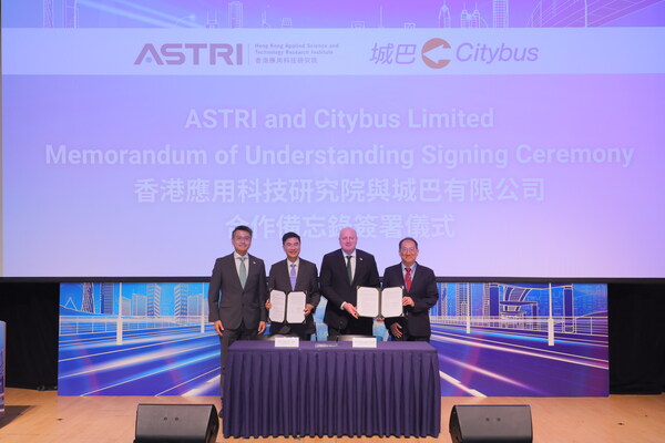 (From left) Mr Newton Ng, Commercial Director of Citybus Limited; Dr Denis Yip, Chief Executive Officer of ASTRI; Mr Richard Hall, Managing Director of Citybus Limited, and Dr Justin Chuang, Vice President, Communications Technologies of ASTRI took a photo after the MoU signing ceremony