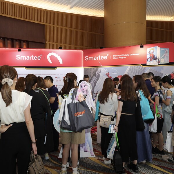 The Smartee booth attracted numerous industry elites, creating a hub of activity and engagement throughout the event.