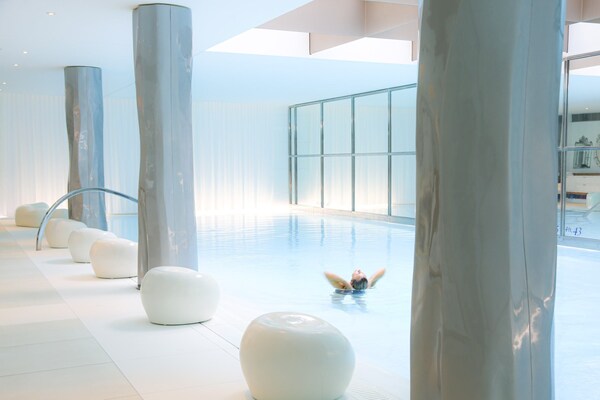 Le Royal Monceau - Raffles Paris: Cryotherapy at the Clarins & myBlend Spa