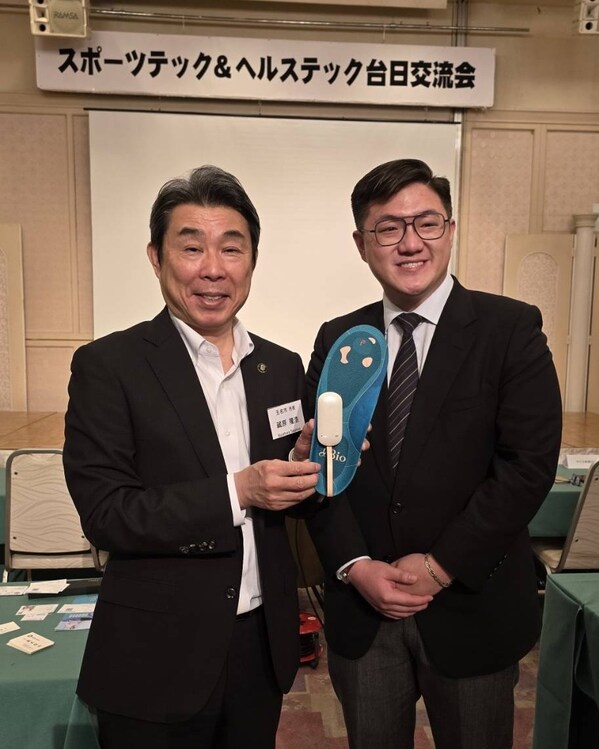 Edward Chou, Executive Assistant to the Chairman of dBio, and Mayor Takahiro Kurahara of Tamana City, Japan, joyously celebrate the establishment of their partnership