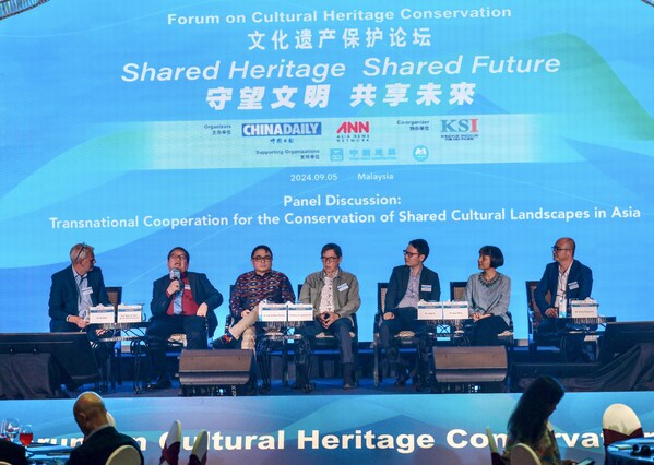 Panel speakers discuss at the Panel Discussion: Transnational Cooperation for the Conservation of Shared Cultural Landscapes in Asia during the forum on Cultural Heritage Conservation 