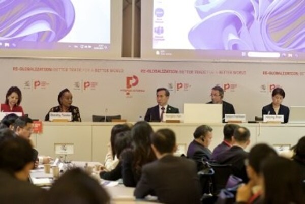 Participants attend a seminar co-hosted by the China Council for the Promotion of International Trade (CCPIT) and the International Trade Centre (ITC) in Geneva, Switzerland, Sept. 10, 2024.